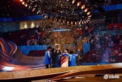 英雄海深不见底：向鱼掏出中单雅典娜，奇招制胜